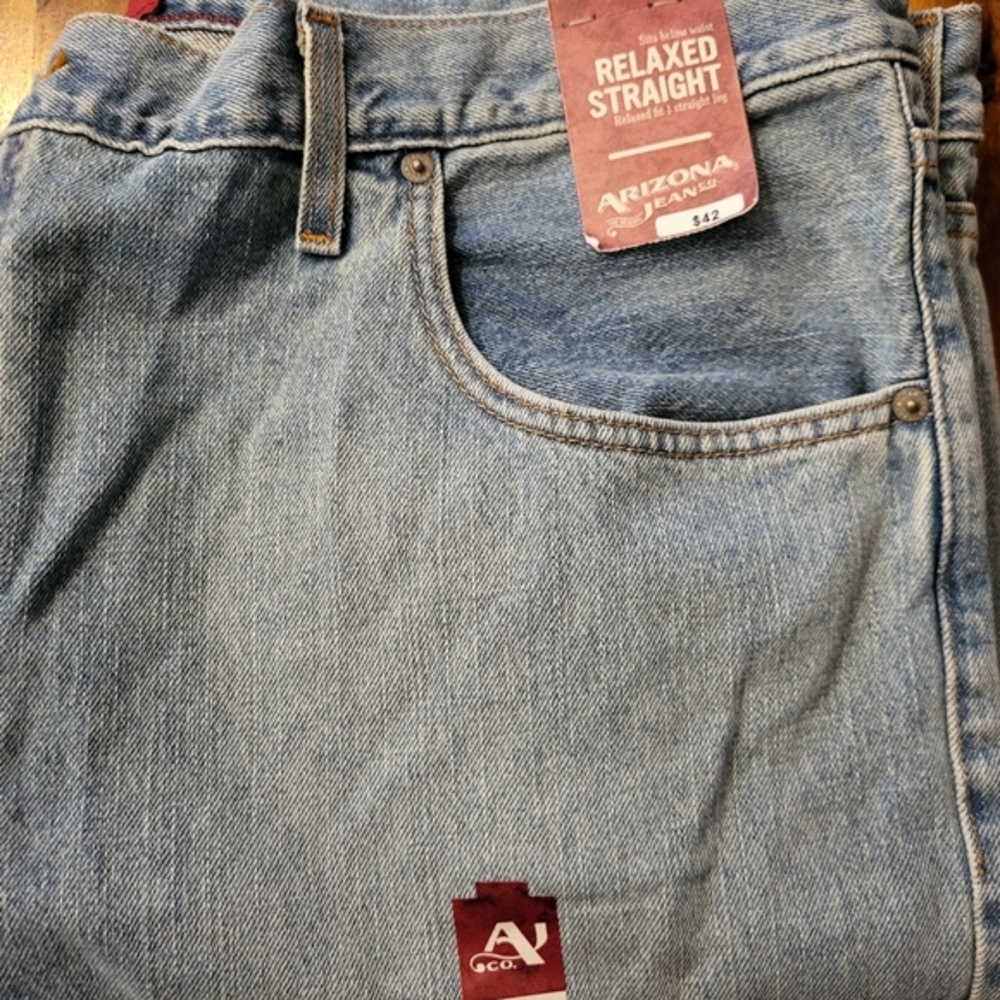 Brand new with tags 42/30 Arizona Jeans men's relaxed straight leg